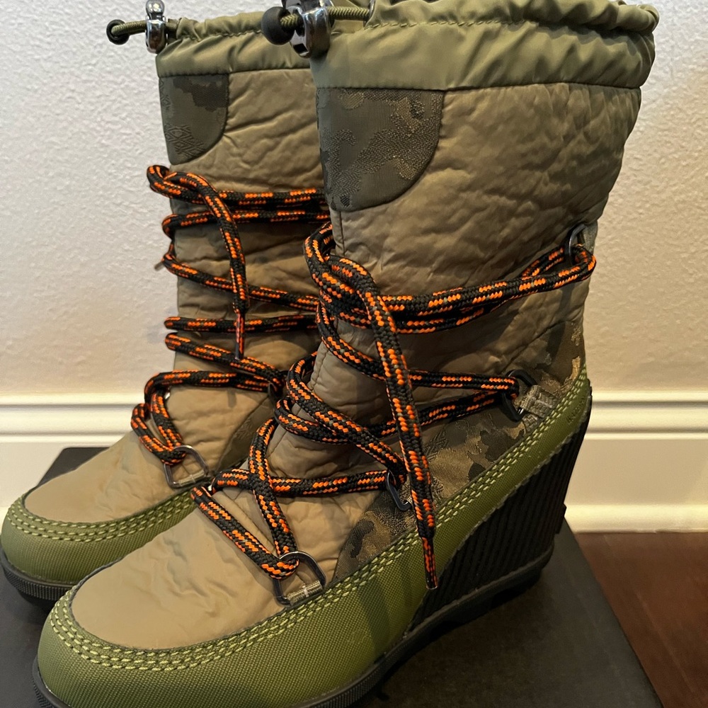Sorel Kinetic Wedge - Brand New, Size 7.5